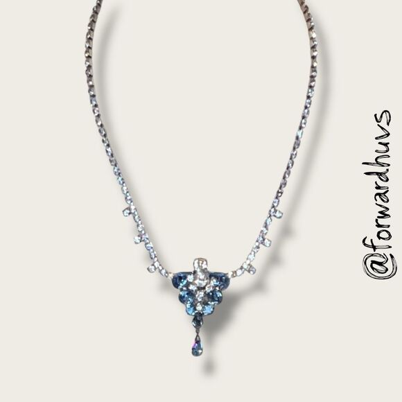 Vintage Mid-Century Rhinestone Necklace – Floral Cluster with Teardrop Pendant - Picture 4 of 11